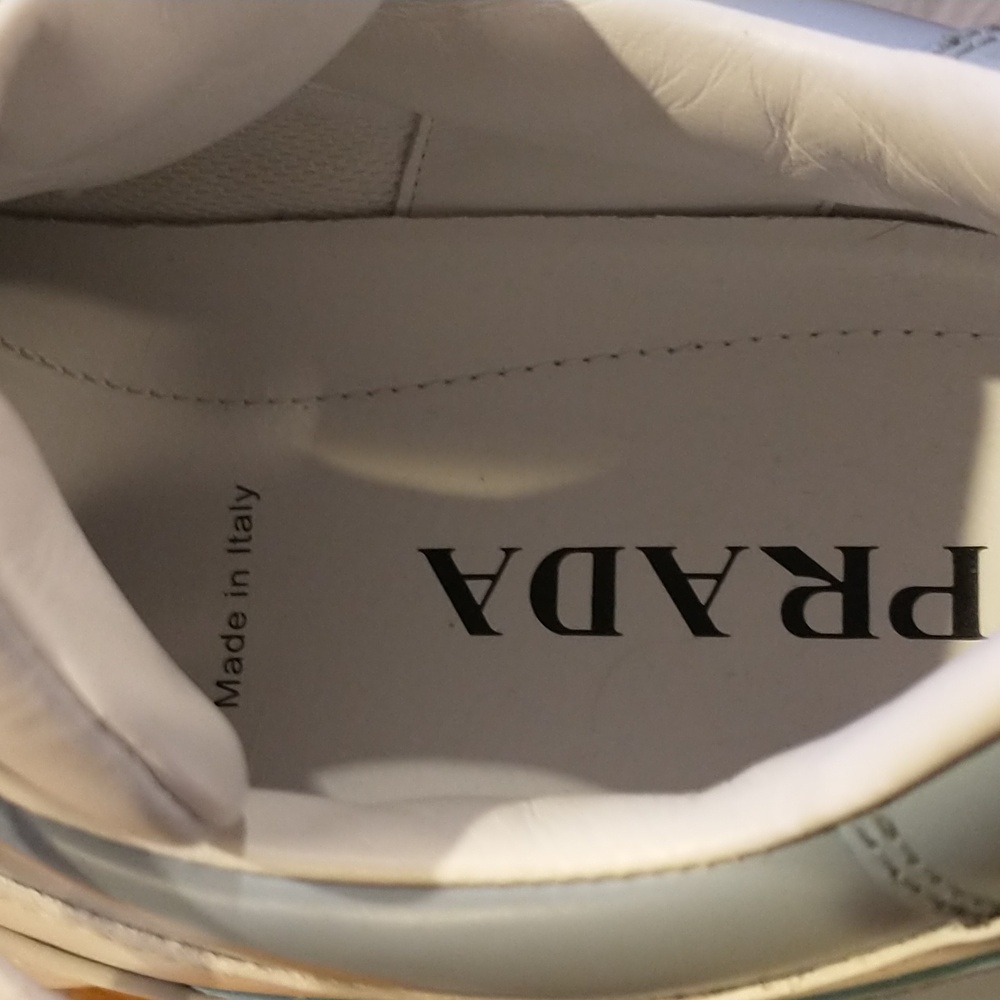 PRADA! - Picture 5 of 10